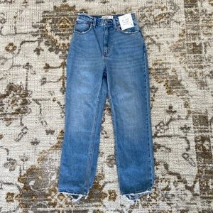 Abercrombie & Fitch Curve Love Ultra High Rise Ankle Straight Leg Jeans. Size 26